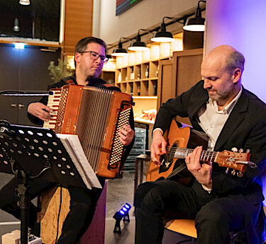 Foto 4 zeigt die Gruppe tonART. Sie gestaltete das musikalische Rahmenprogramm.